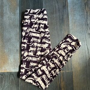 LuLaRoe purple and Cream OS Cat Print Leggings